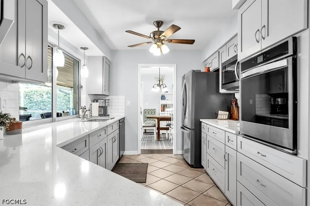 5027 Pelican Boulevard Cape Coral FL 33914