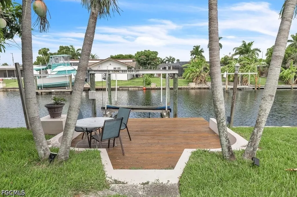 5027 Pelican Boulevard Cape Coral FL 33914