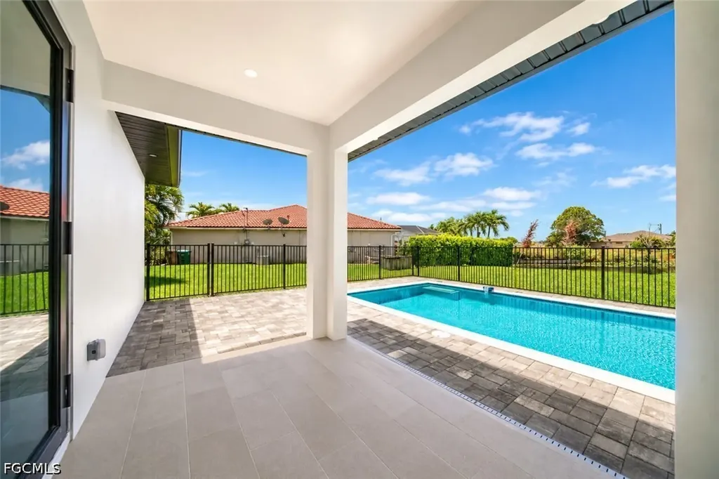 824 SW 15th Street Cape Coral FL 33991