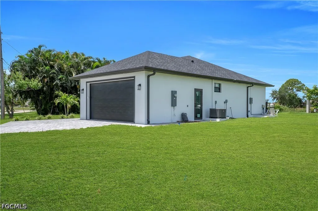 824 SW 15th Street Cape Coral FL 33991