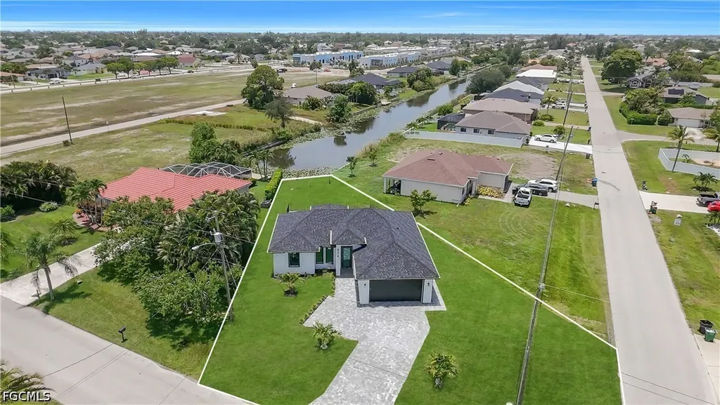 824 SW 15th Street Cape Coral FL 33991