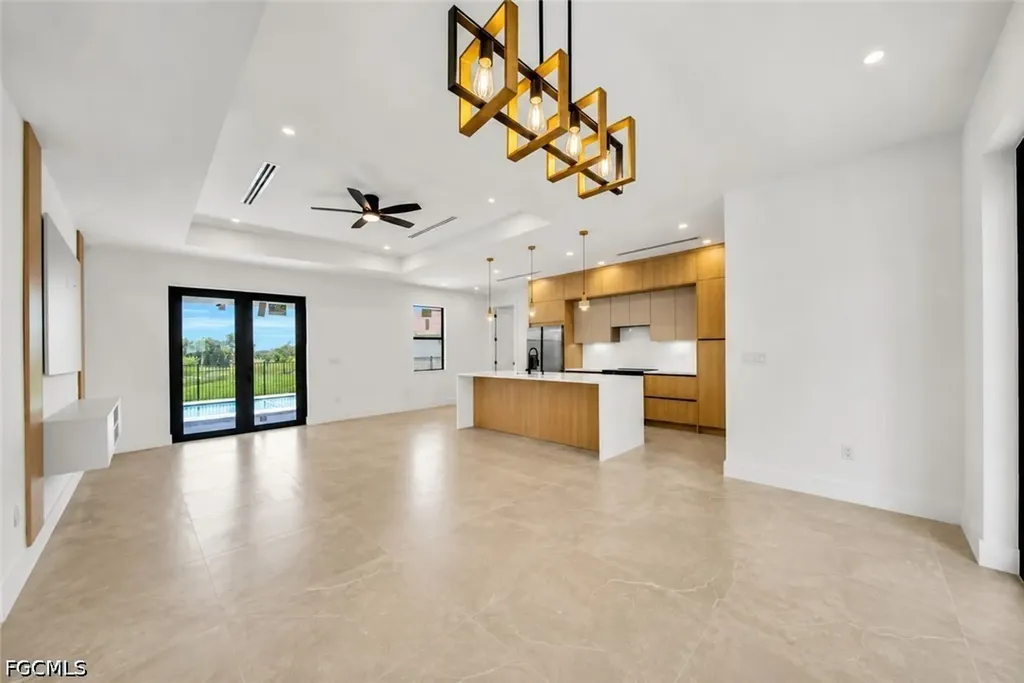 824 SW 15th Street Cape Coral FL 33991