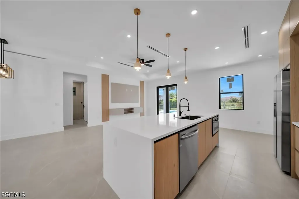824 SW 15th Street Cape Coral FL 33991