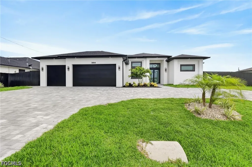 Cape Coral FL, 3004 Chiquita Boulevard S