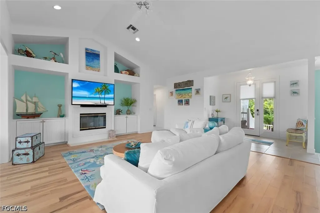 1858 Farm Trail Sanibel FL 33957