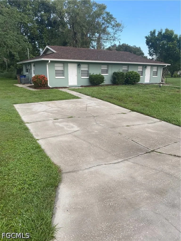 2217-2219 Violet Drive Fort Myers FL 33905