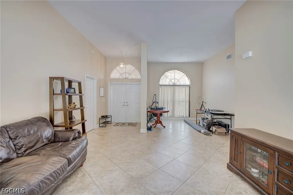 1722 SE 2nd Street Cape Coral FL 33990