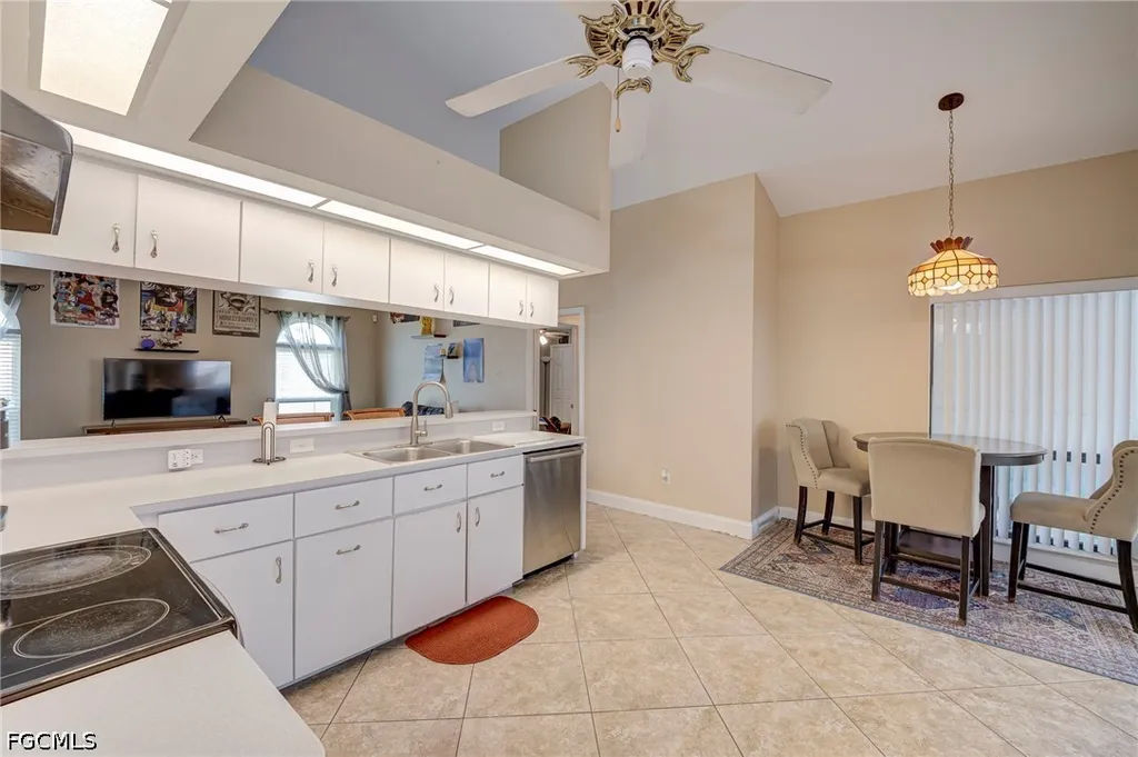 1722 SE 2nd Street Cape Coral FL 33990