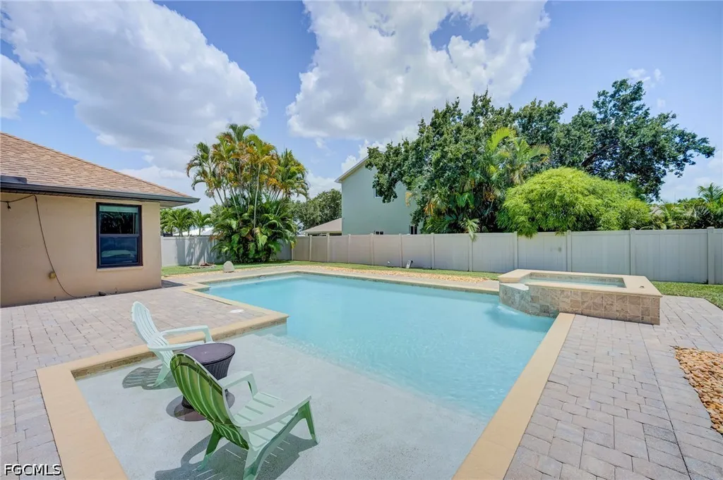 1722 SE 2nd Street Cape Coral FL 33990