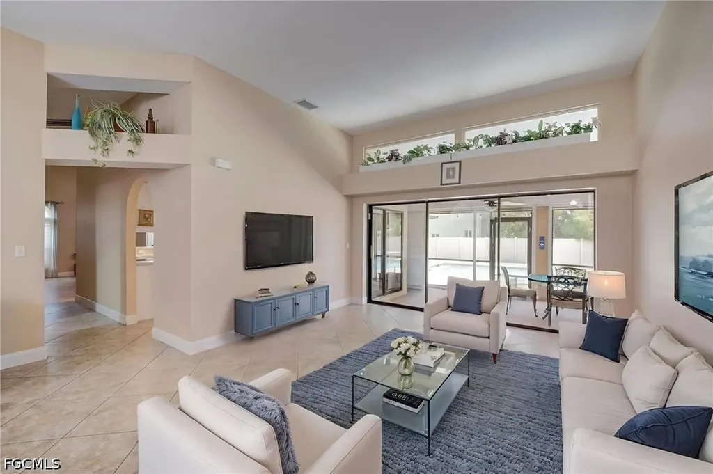 1722 SE 2nd Street Cape Coral FL 33990