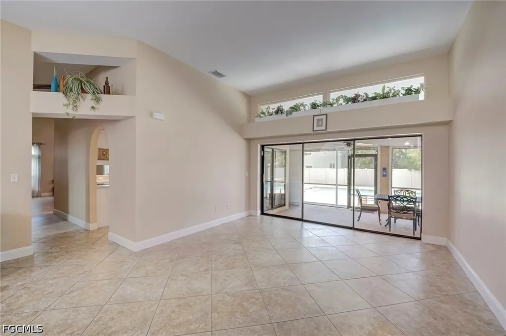 1722 SE 2nd Street Cape Coral FL 33990