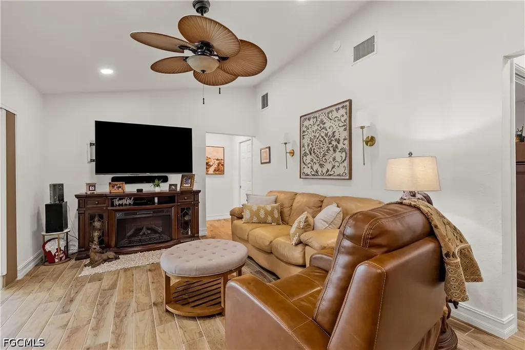 818 El Dorado Parkway W Cape Coral FL 33914