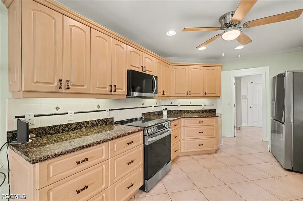 12001 SW Kingsway Circle Lake Suzy FL 34269