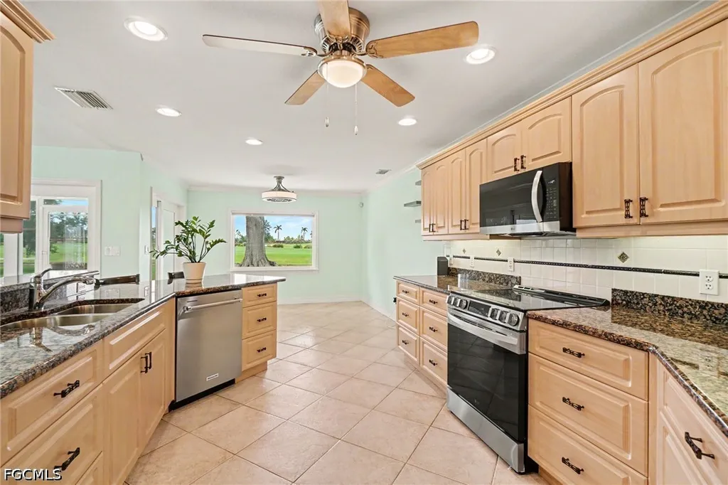 12001 SW Kingsway Circle Lake Suzy FL 34269