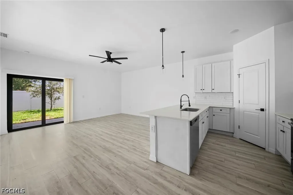 528 SE 6th Street Cape Coral FL 33990