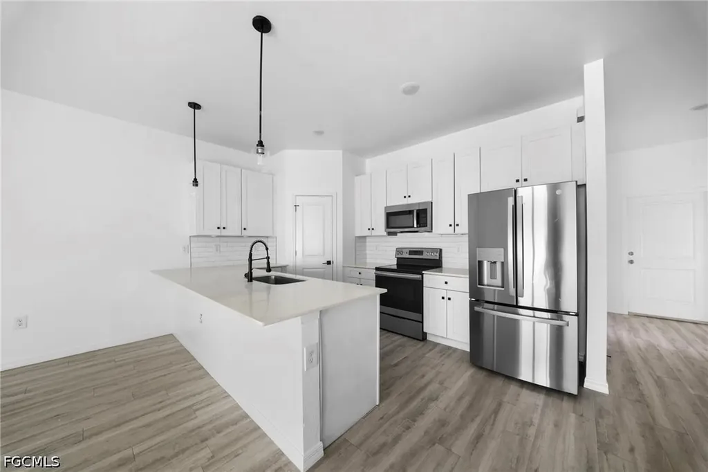 528 SE 6th Street Cape Coral FL 33990