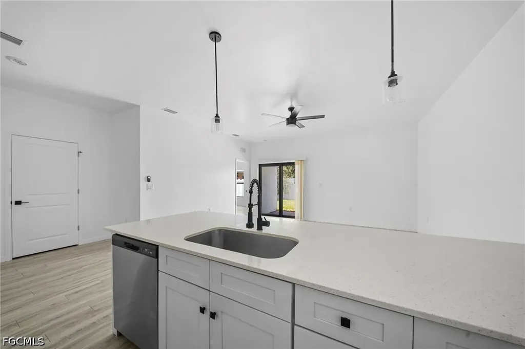 528 SE 6th Street Cape Coral FL 33990