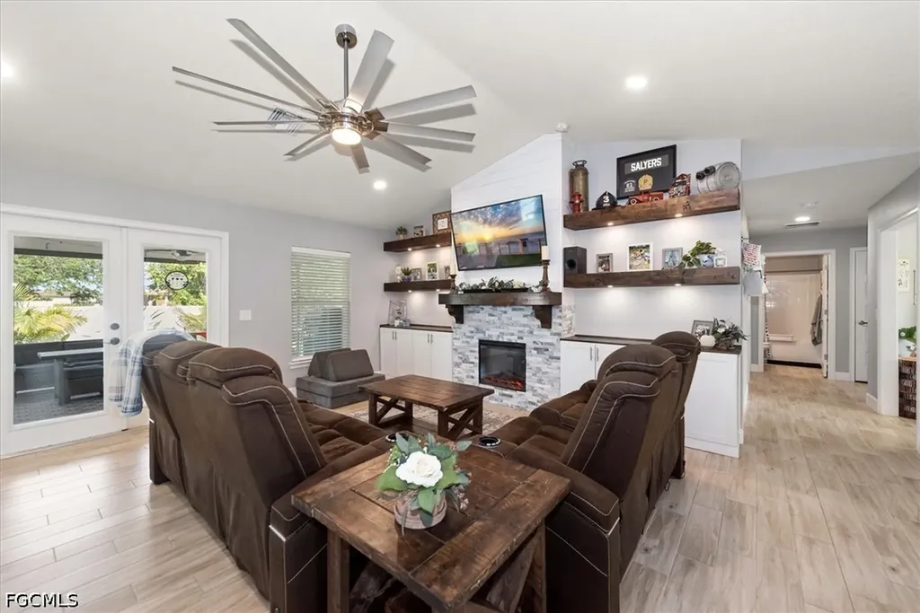 4008 NE 22nd Place Cape Coral FL 33909
