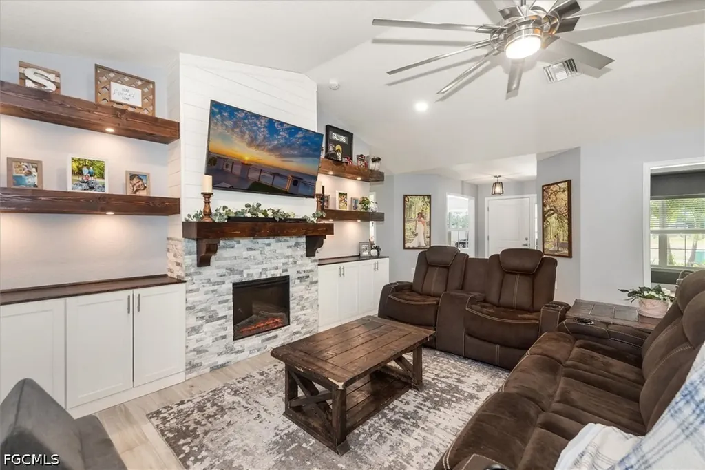 4008 NE 22nd Place Cape Coral FL 33909