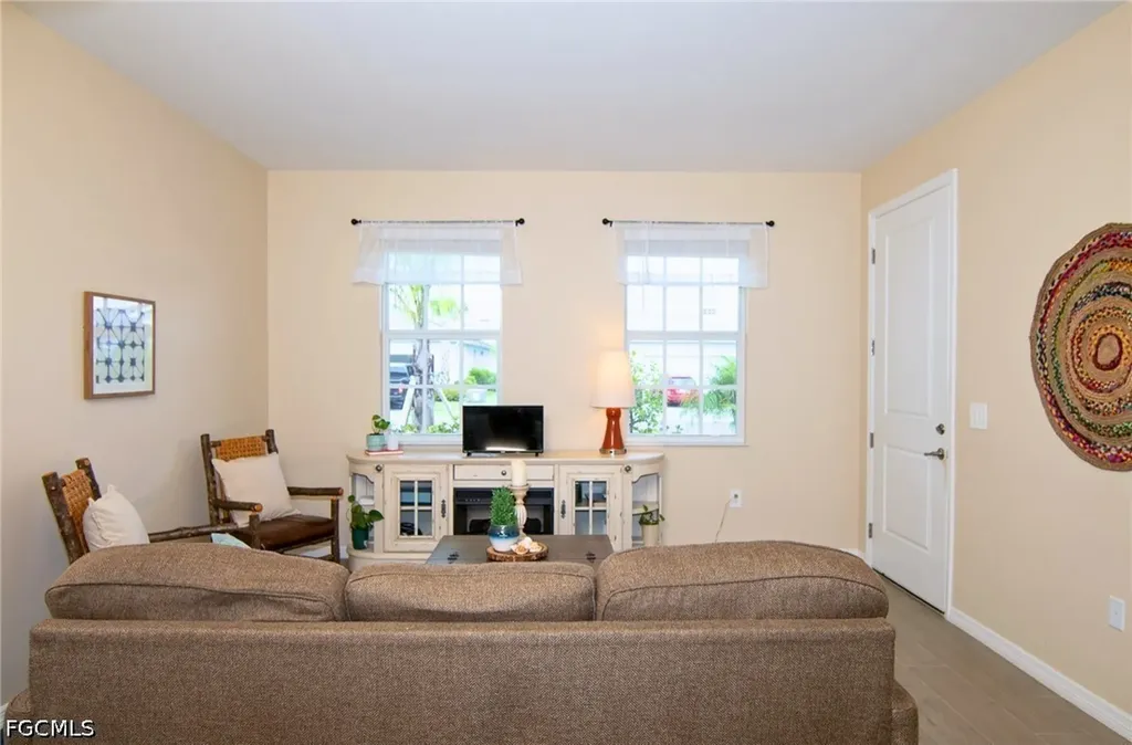 2433 Avocado Lane Naples FL 34120