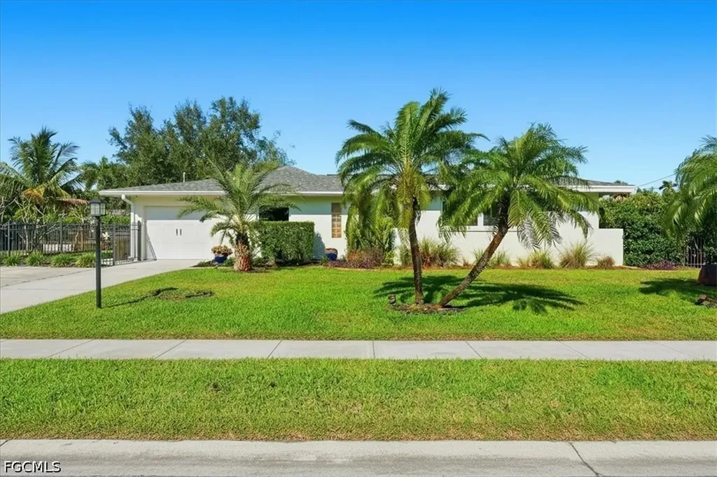 1023 El Valle Avenue Fort Myers FL 33919