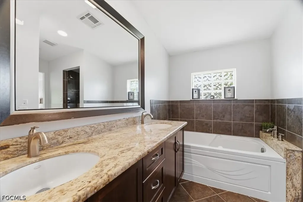 1023 El Valle Avenue Fort Myers FL 33919