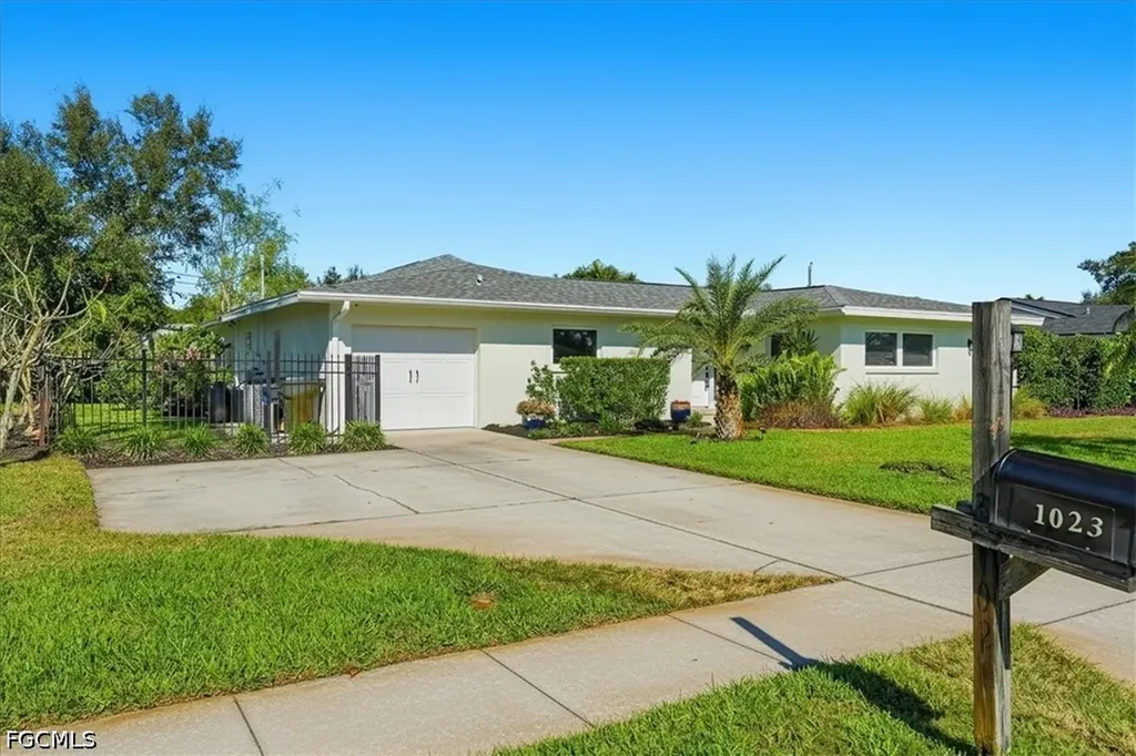 1023 El Valle Avenue Fort Myers FL 33919