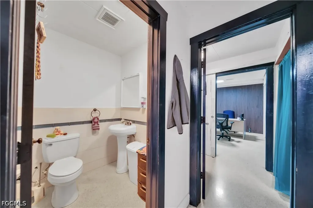 710 Pondella Road North Fort Myers FL 33903