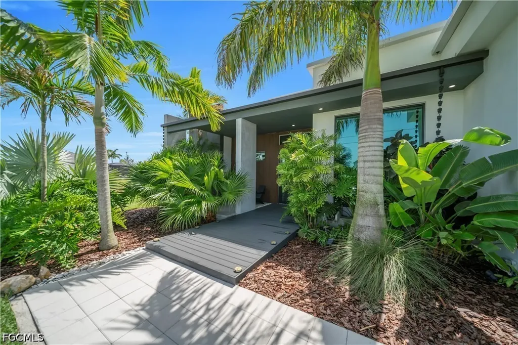 3801 SW 17th Place Cape Coral FL 33914