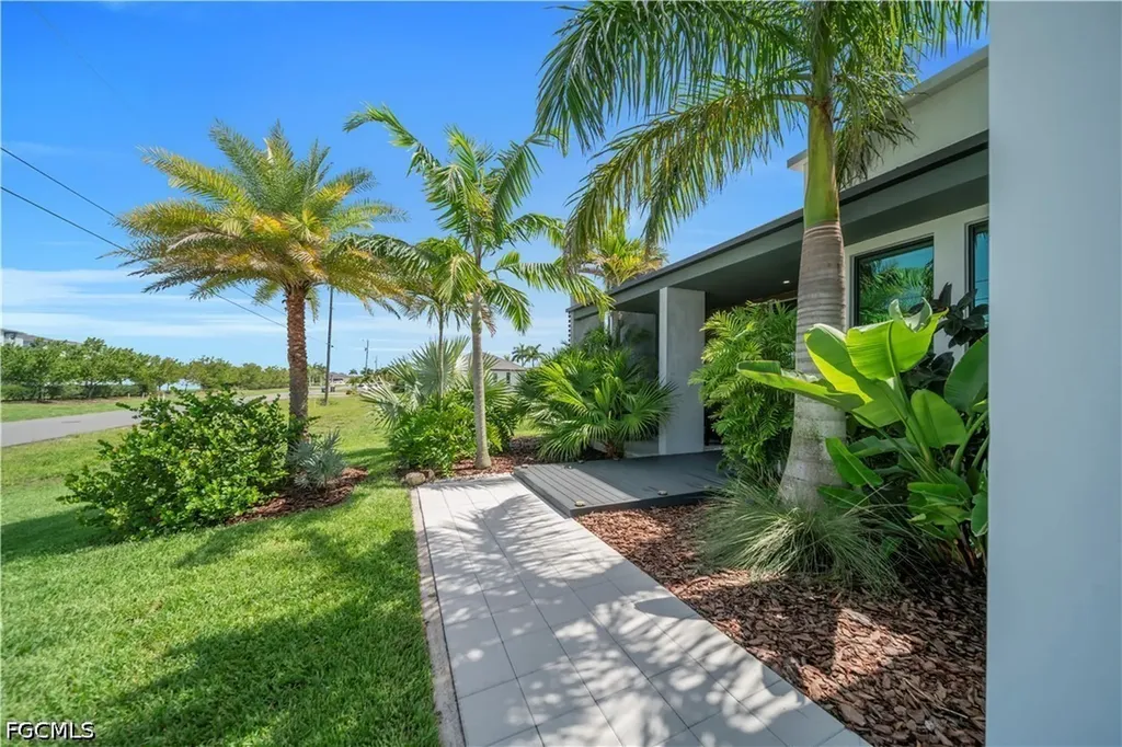 3801 SW 17th Place Cape Coral FL 33914