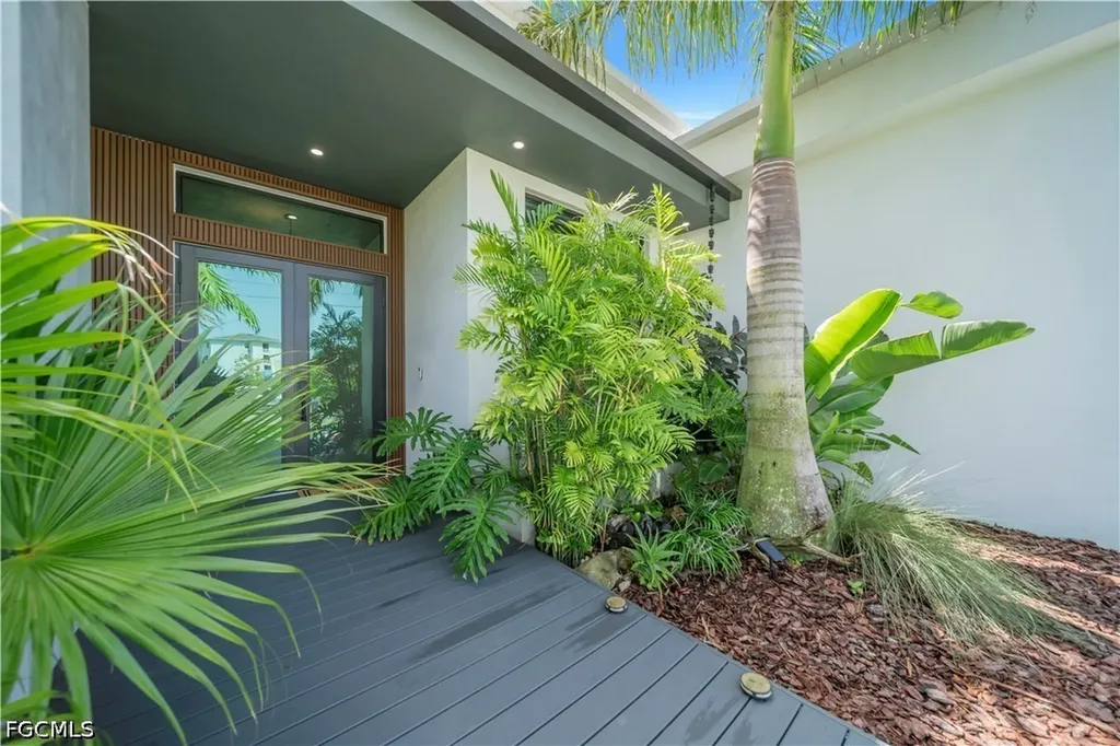3801 SW 17th Place Cape Coral FL 33914