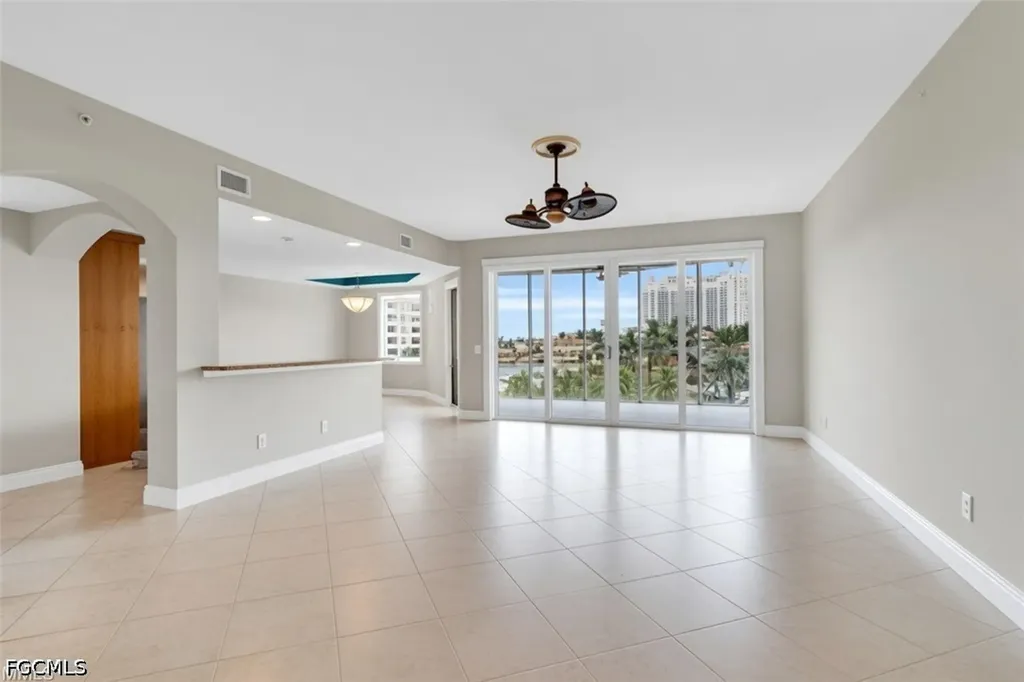 6081 Silver King Boulevard Cape Coral FL 33914