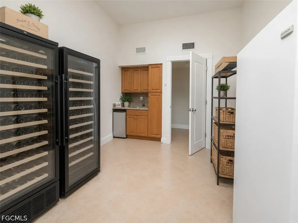 6081 Silver King Boulevard Cape Coral FL 33914
