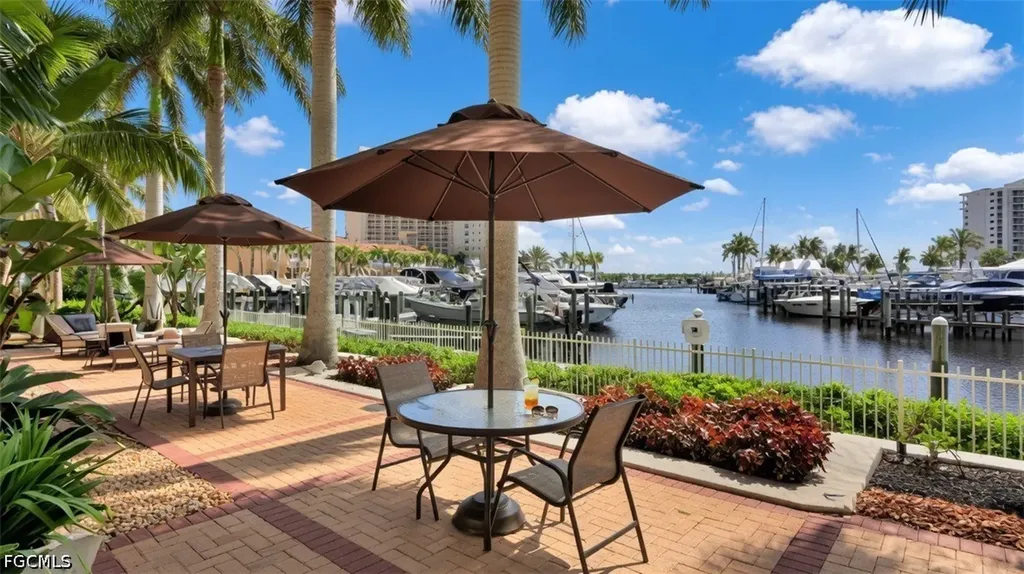 6081 Silver King Boulevard Cape Coral FL 33914