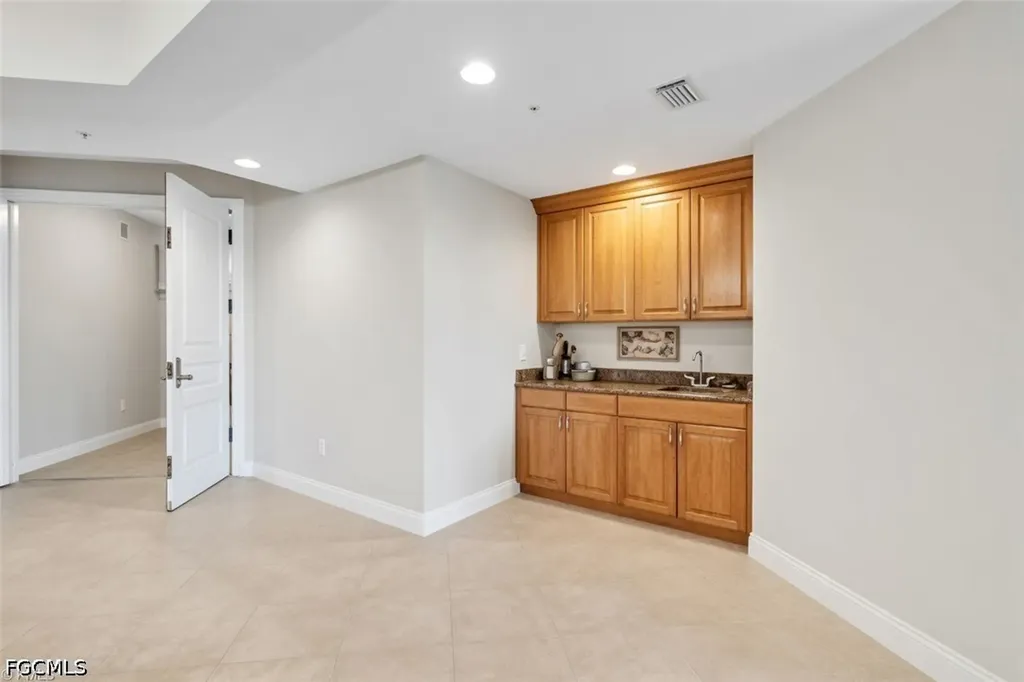 6081 Silver King Boulevard Cape Coral FL 33914