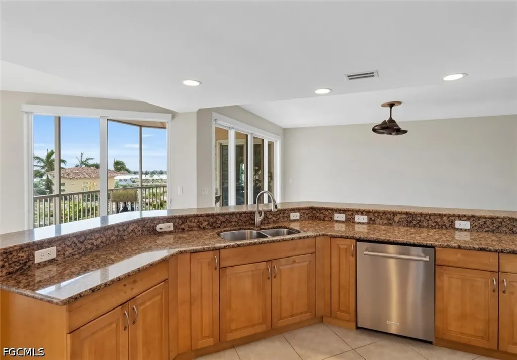 6081 Silver King Boulevard Cape Coral FL 33914