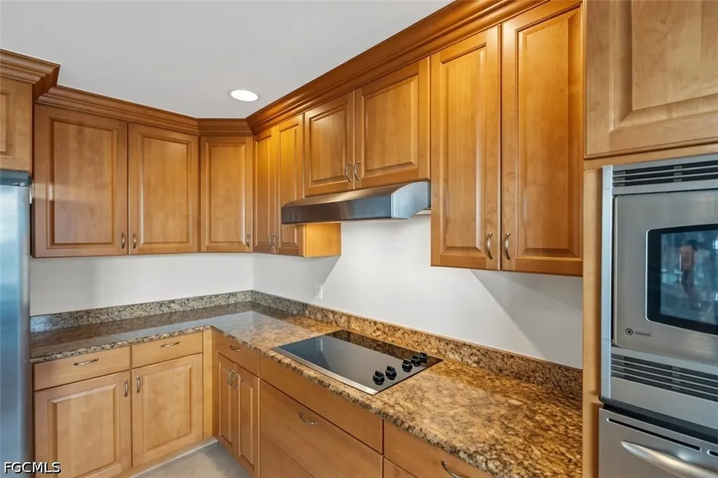 6081 Silver King Boulevard Cape Coral FL 33914