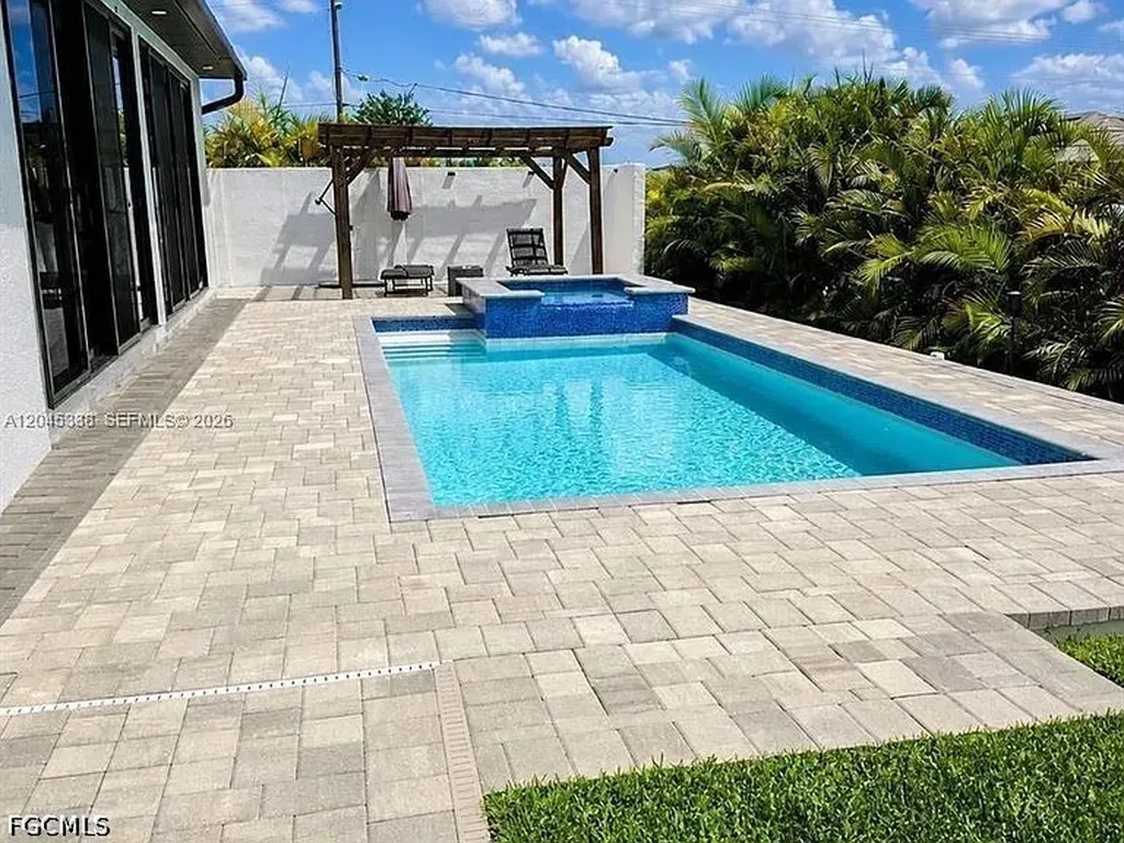 1600 SW 1st Street Cape Coral FL 33991