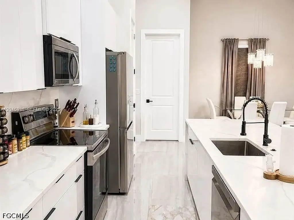 1600 SW 1st Street Cape Coral FL 33991