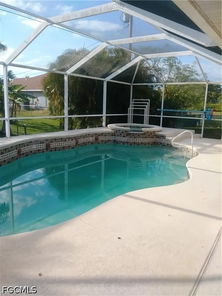 1624 SW 4th Avenue Cape Coral FL 33991