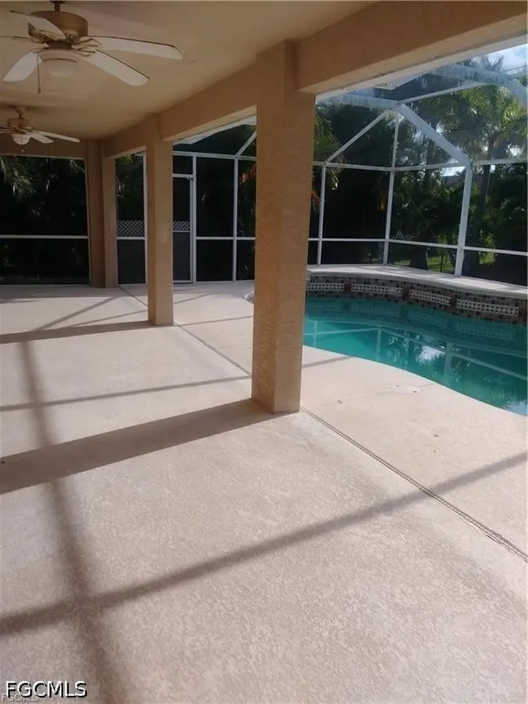 1624 SW 4th Avenue Cape Coral FL 33991