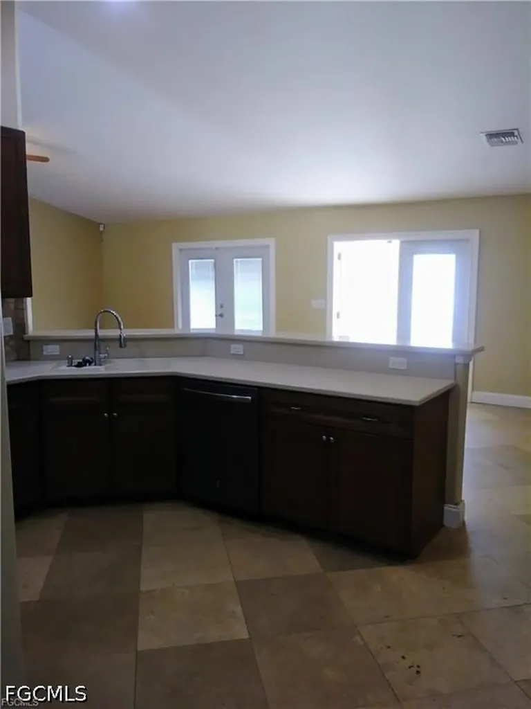 1624 SW 4th Avenue Cape Coral FL 33991