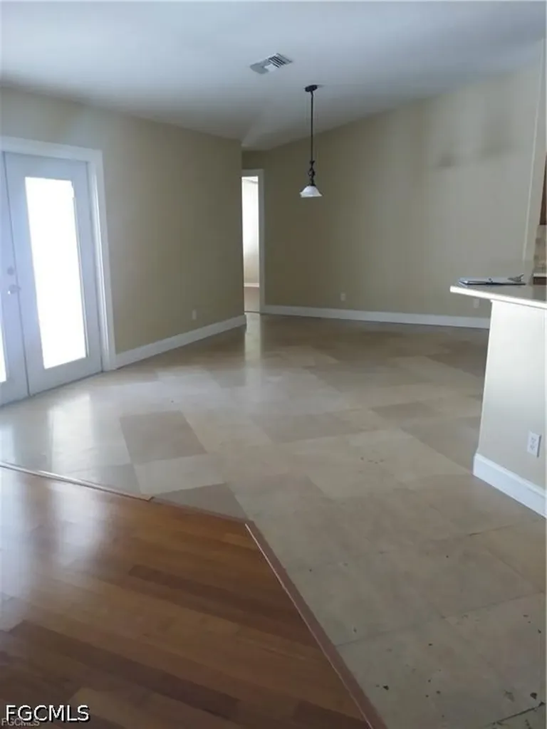 1624 SW 4th Avenue Cape Coral FL 33991