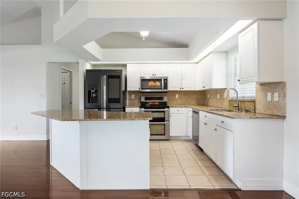 1418 SW 11th Place Cape Coral FL 33991