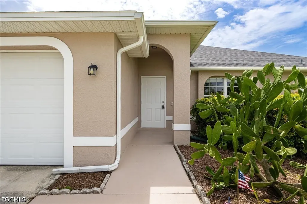 1418 SW 11th Place Cape Coral FL 33991