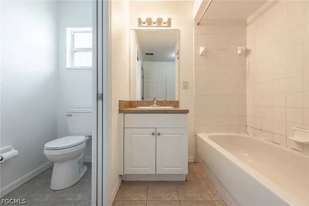 1418 SW 11th Place Cape Coral FL 33991