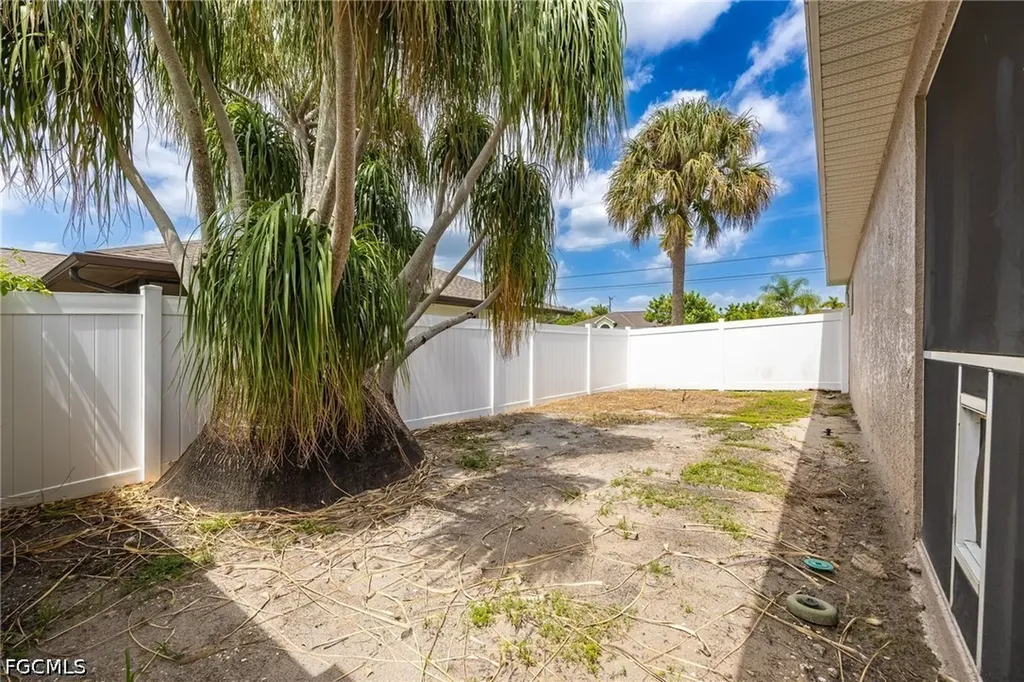 1418 SW 11th Place Cape Coral FL 33991