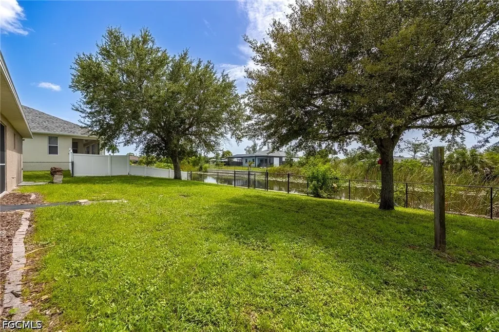 1418 SW 11th Place Cape Coral FL 33991