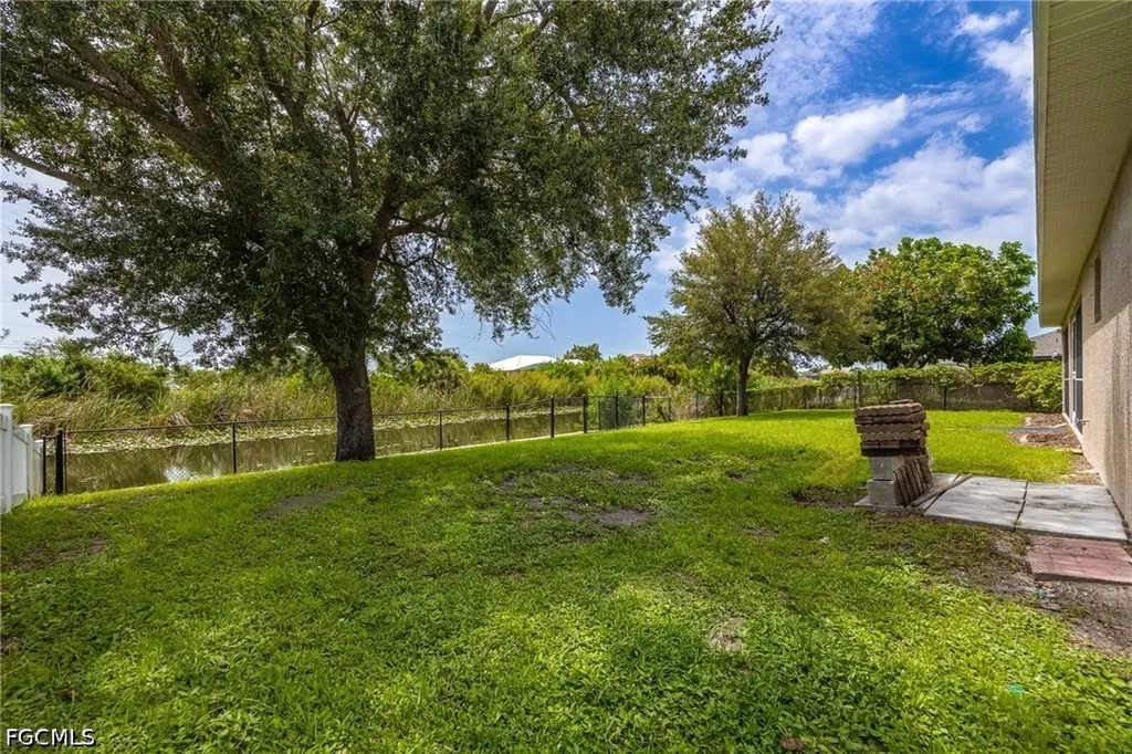 1418 SW 11th Place Cape Coral FL 33991