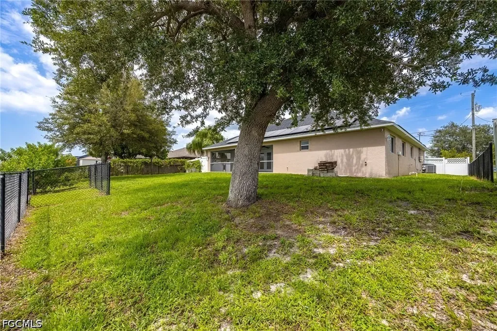 1418 SW 11th Place Cape Coral FL 33991
